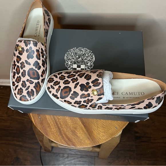 🌻Vince Camuto Leopard Print Slip-On Women's Shoe - Picture 3 of 9